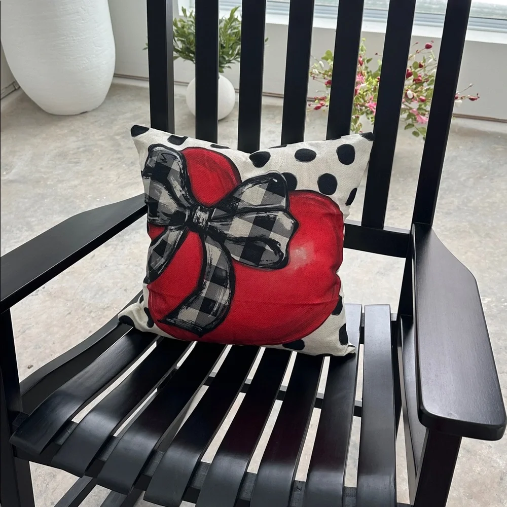🌸NEW Valentines Red and Black Bow Holiday Pillow Case.
